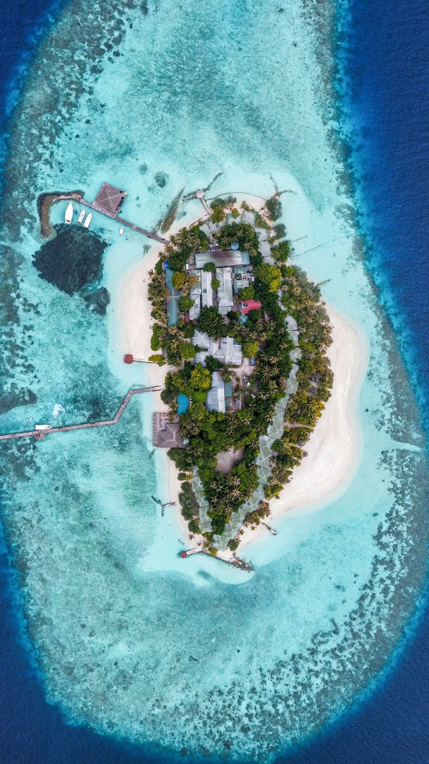 Isola in mezzo all'oceano